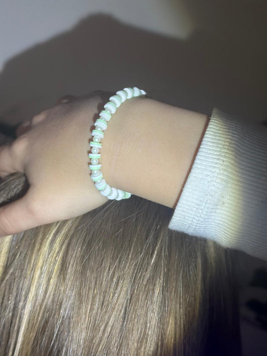 Handmade braclets grün